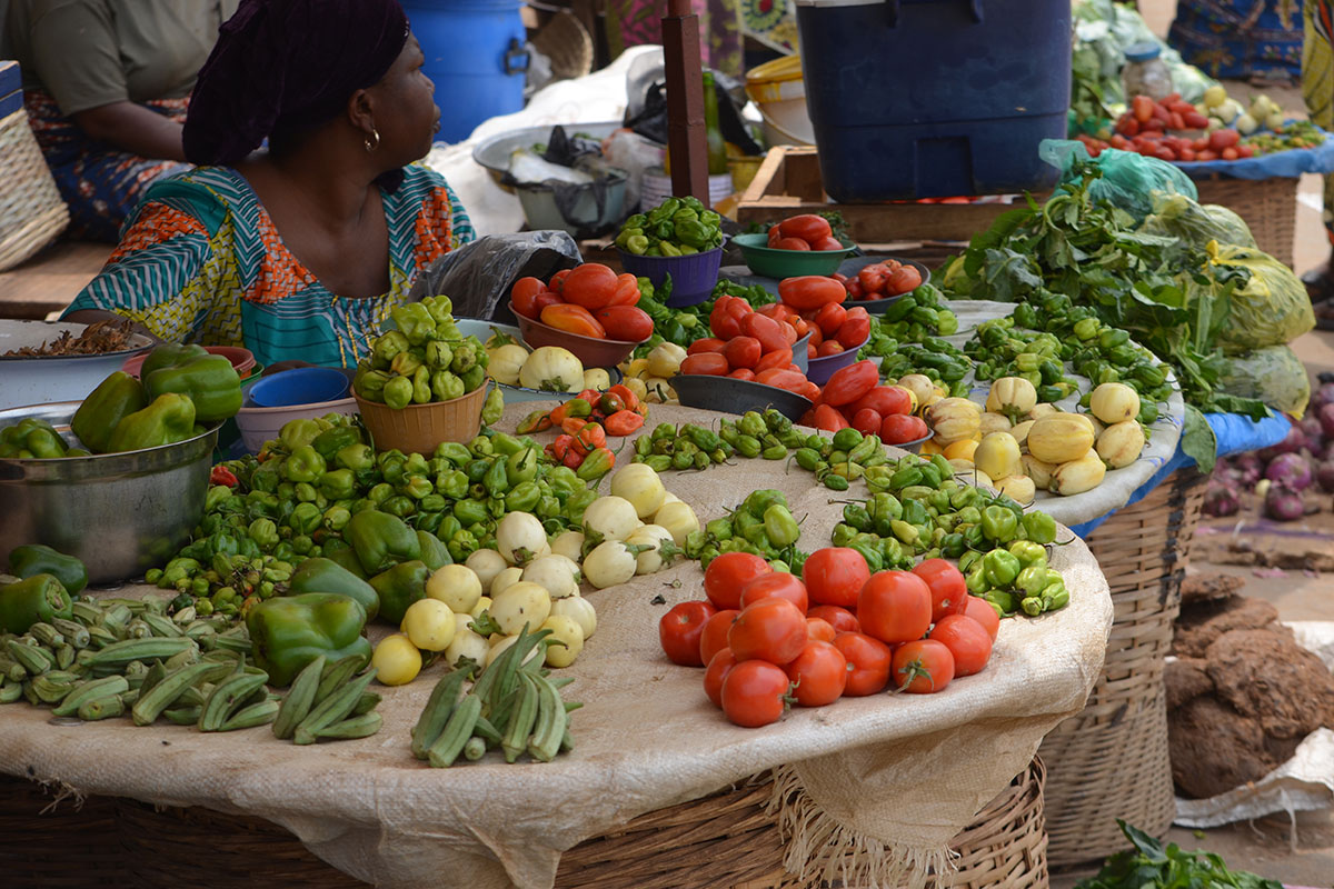 Ein typischer Marktstand der so überall in Togo zu sehen ist und der auf einer Togo-Reise nicht fehlen darf