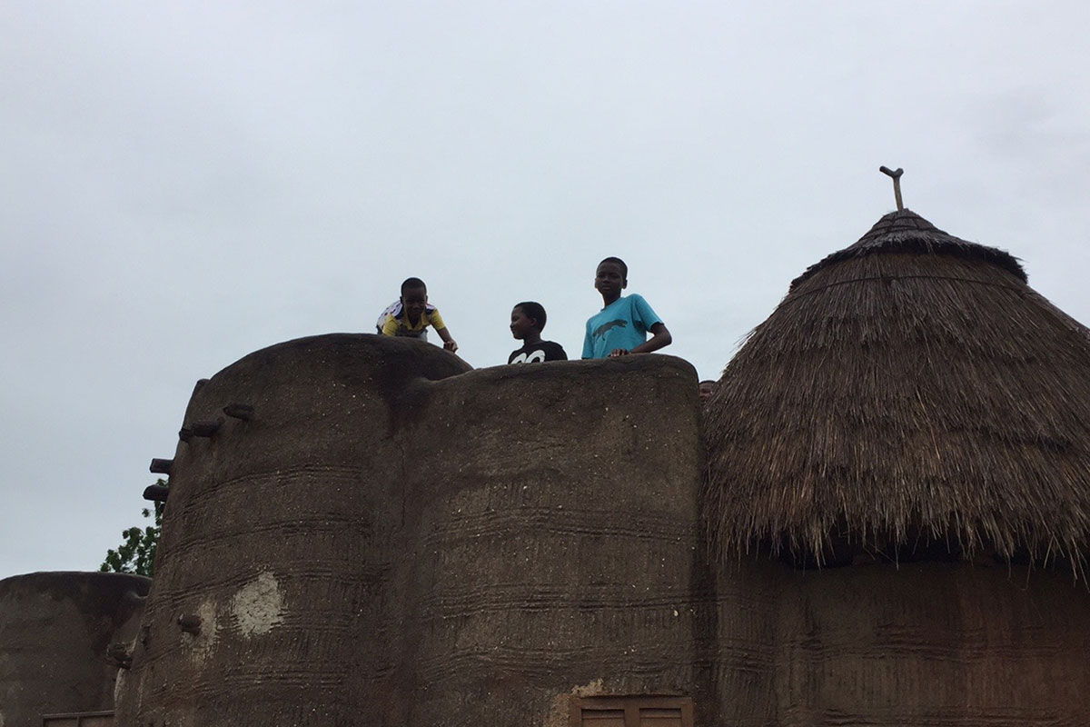 Togo-Reise - Sommer 2017 - Kinder auf einem Tata