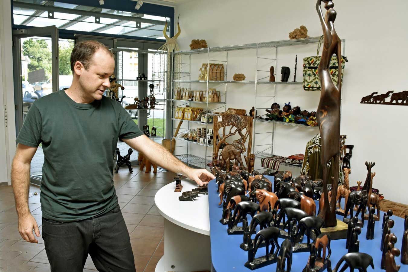 Andreas Kopp im Afrika-Laden