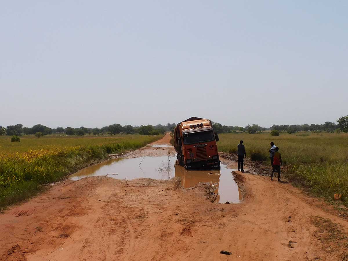 Überschwemmte Piste in Togo